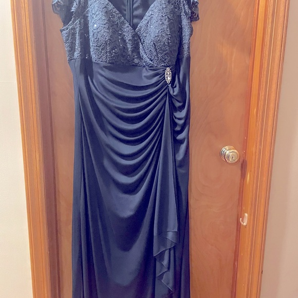NWT elegant blue/grey gown - Picture 12 of 15